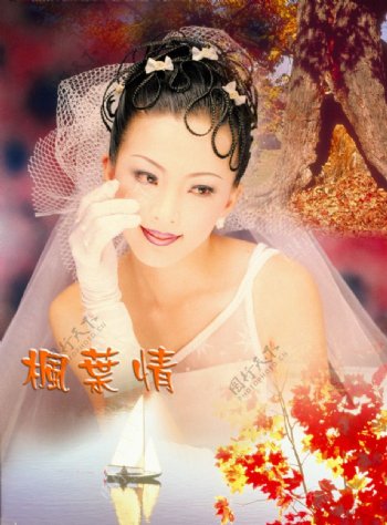 红叶中憧憬未来的新娘图片