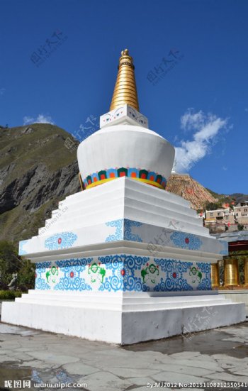 甘堡藏寨白塔