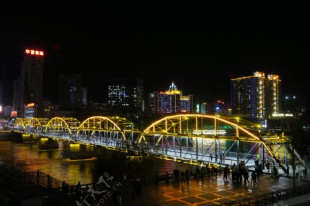 夜晚中山桥