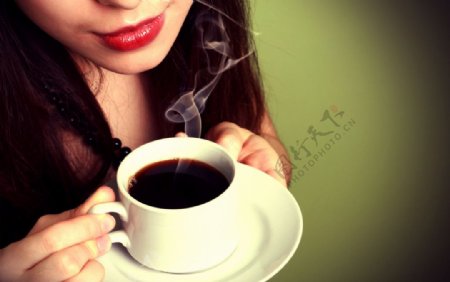 喝咖啡的美女
