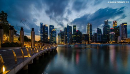 新加坡夜景地标建筑摄影图