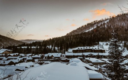 大雪覆盖的村庄