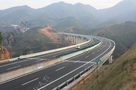 永宁高速公路大溪丰大桥建成通车