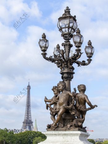 城市雕塑与埃菲尔铁塔图片