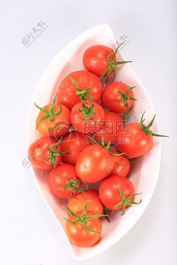 盘子里的小番茄