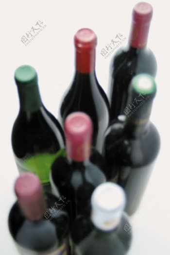 七瓶未开封的葡萄酒瓶图片图片