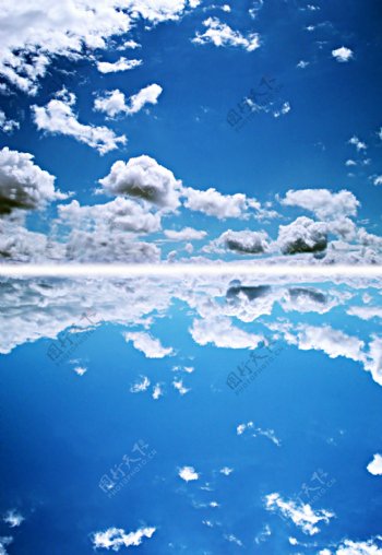 蓝天白云与倒影图片
