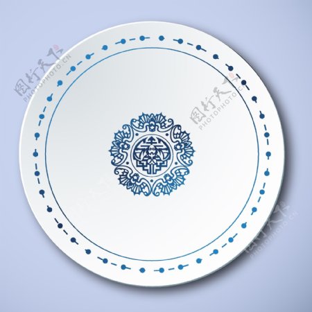 干净中式青花瓷花纹边盘子