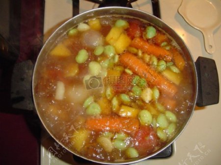 锅子里的蔬菜汤