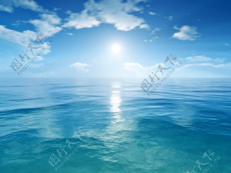 阳光下的大海风景图片