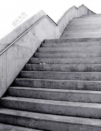 黑白照片中的楼梯