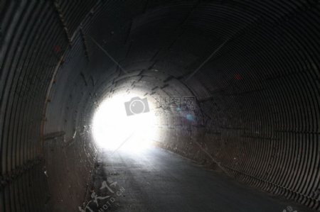 镜头下的隧道