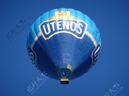 蓝色热气球图片