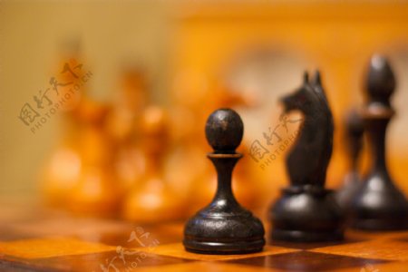 国际象棋黑色棋子特写图片