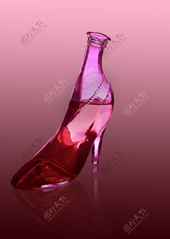 红色水晶玻璃鞋图片