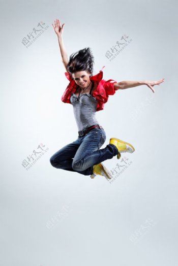 跳街舞的运动美女图片