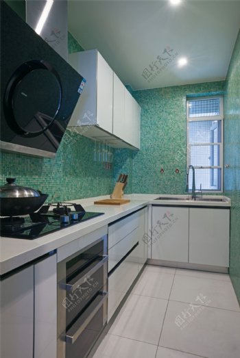 现代简约厨房绿色背景墙设计图