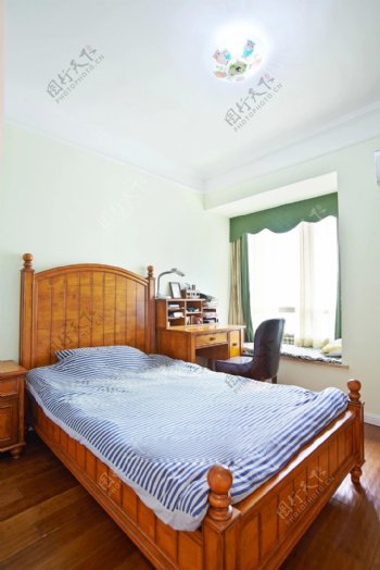 美式简约卧室实木床设计图