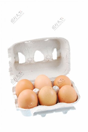 六棕色鸡蛋装在一个纸盒