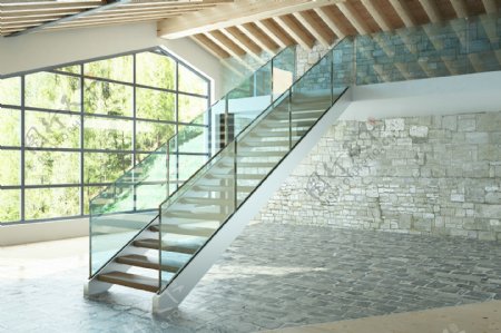 玻璃楼梯设计图片