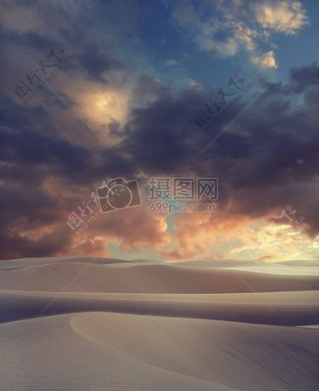 乌云下的大沙漠