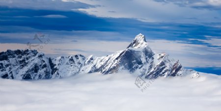 唯美的雪山景色高清图片