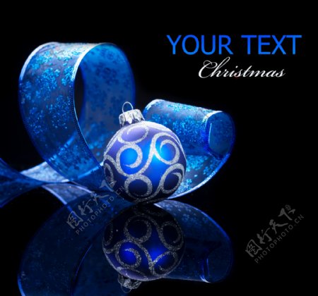 蓝色丝带与圣诞球图片