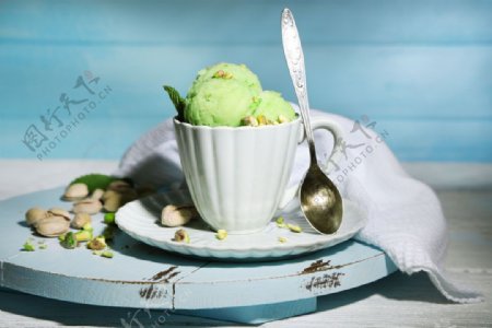 咖啡杯子里的冰淇淋图片
