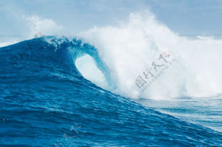海面巨浪波浪图片