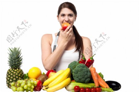 吃苹果的女人和水果图片