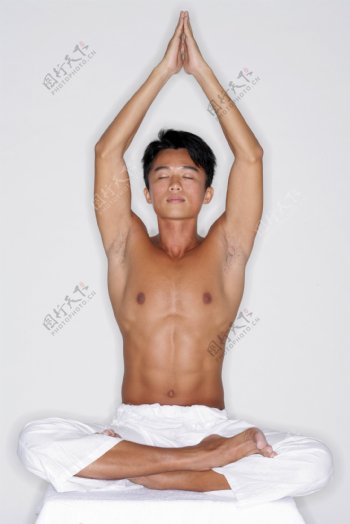做瑜伽的男人图片