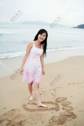 海滩美女图片
