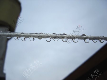 雨水水滴图片