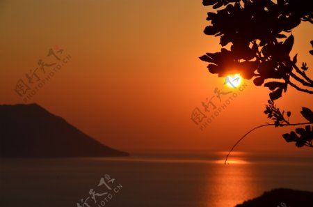 黄昏海边夕阳风景图片