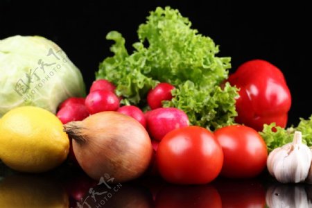 绿色青菜和西红柿图片