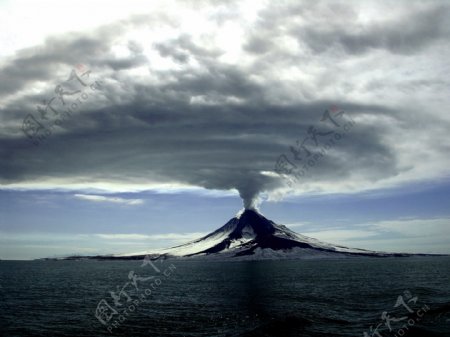 火山喷发唯美图片