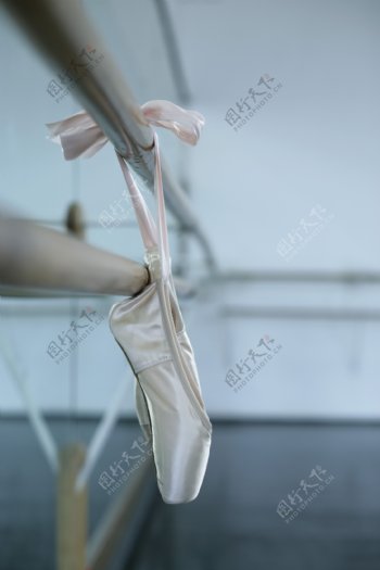 芭蕾舞鞋特写图片