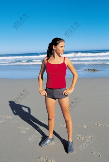 沙滩上的健康女性