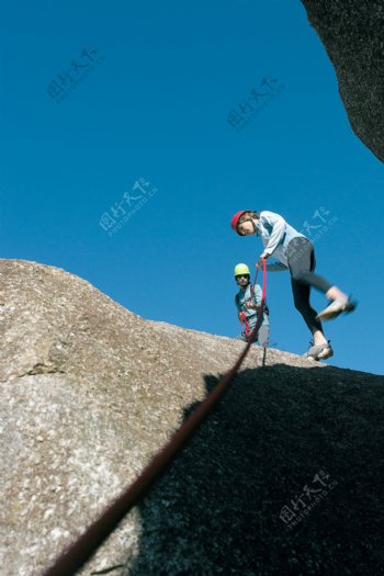登山的外国运动员图片