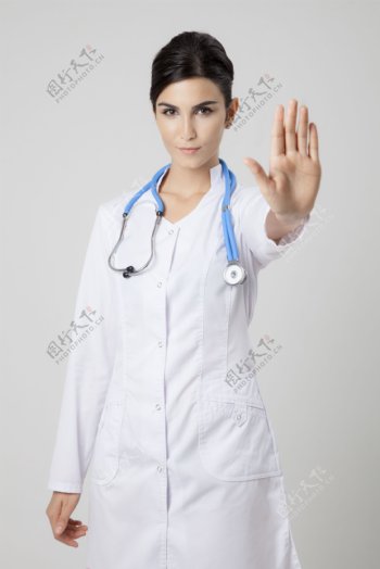 做手势的美女医生图片