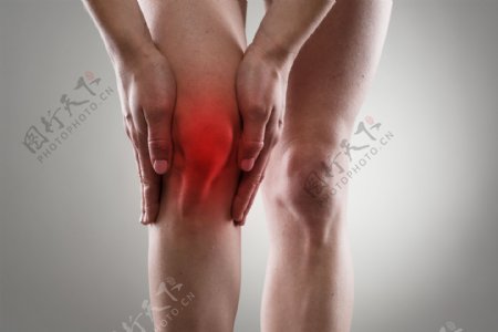 腿受伤的女人图片