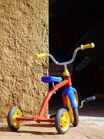 儿童玩具三轮车