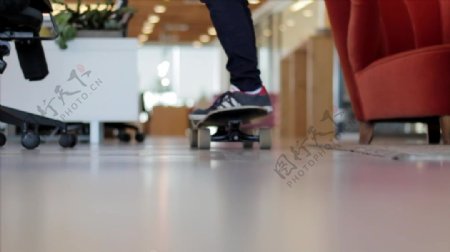 人物滑板鞋特写视频