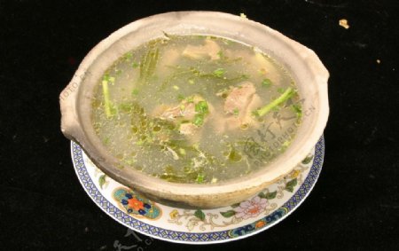 砂锅带丝海鸭汤