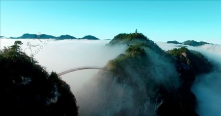 远山云雾空中桥