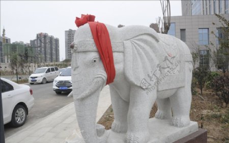 大象门口雕像