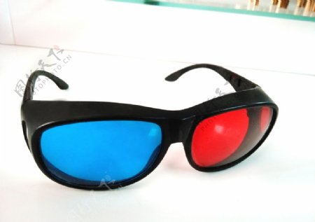 红蓝眼镜3D电影立体