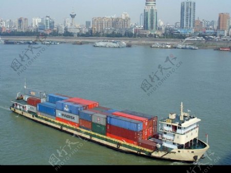 2007年中国港口集装箱吞吐量将突破1亿标准箱