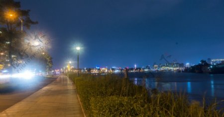 城市江边步道灯光夜景