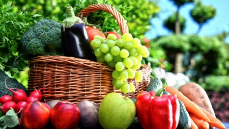 新鲜健康蔬菜水果堆
